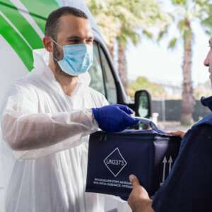 Consegna di campioni biomedici per trasporto a temperatura controllata LaboFast