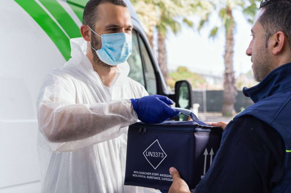 Consegna di campioni biomedici per trasporto a temperatura controllata LaboFast