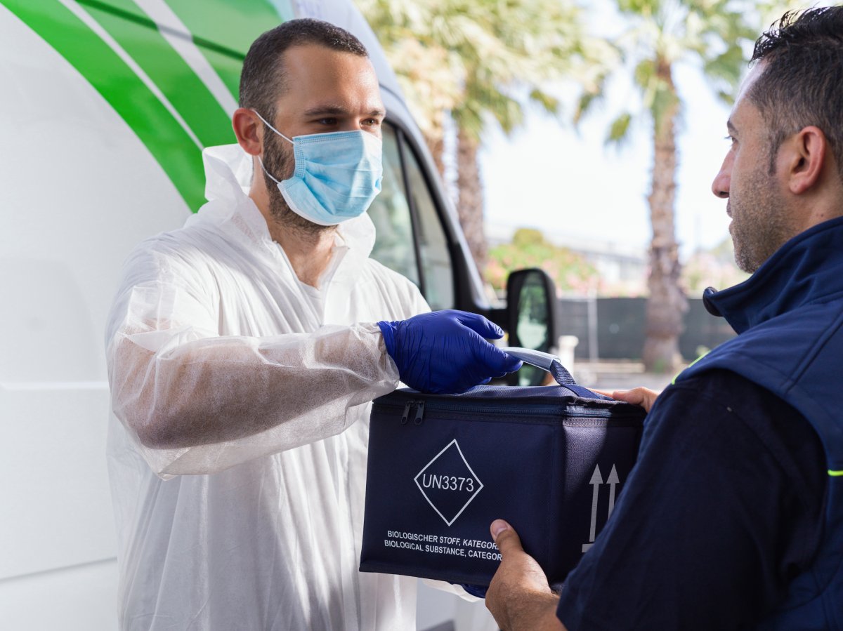 Consegna di campioni biomedici per trasporto a temperatura controllata LaboFast